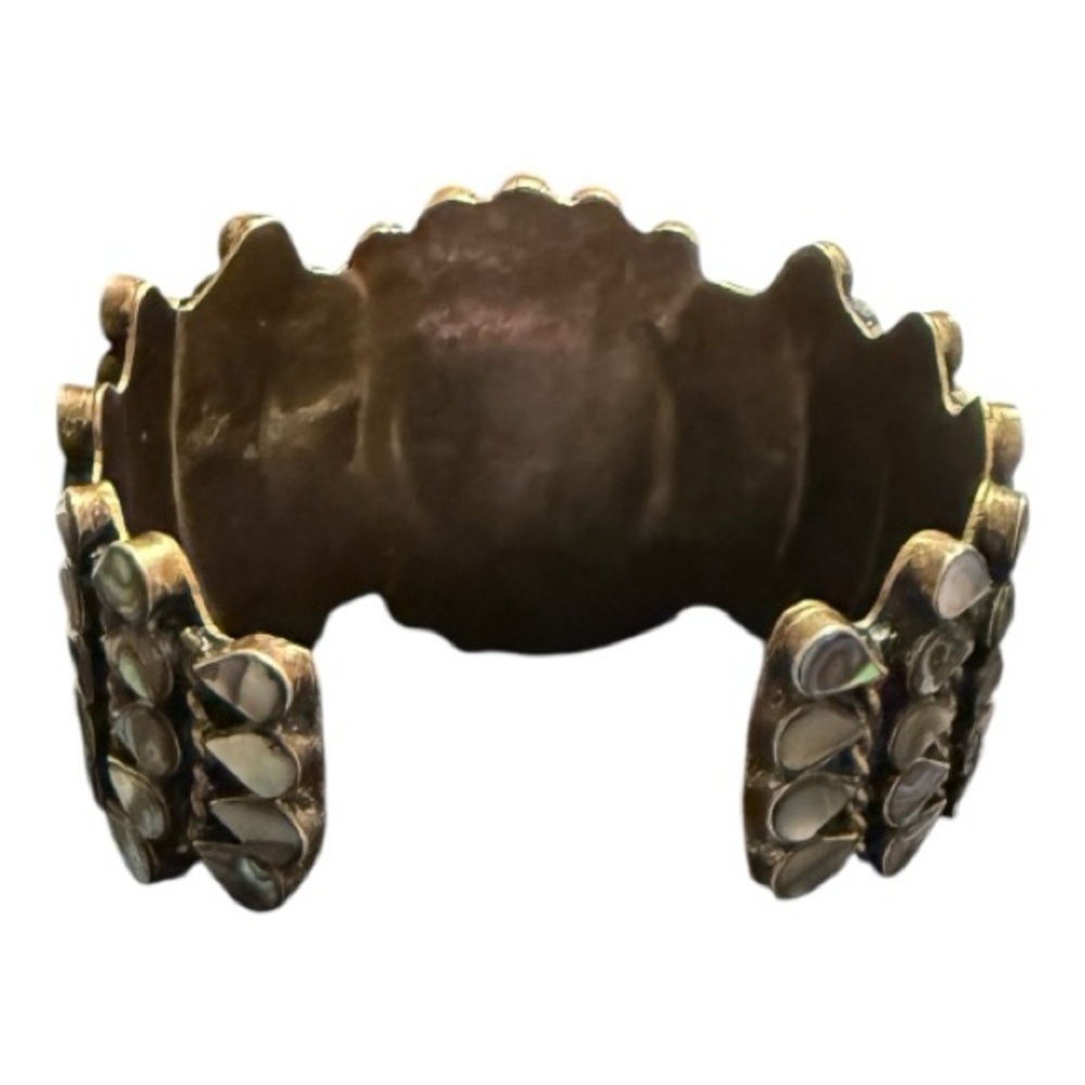 Elegant Shell Inlay Bracelet - Picture 2 of 2